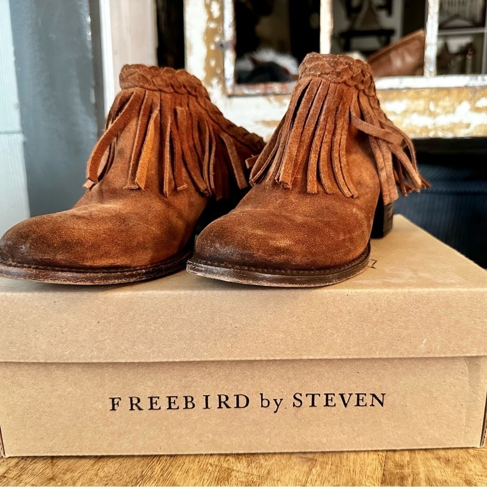 Freebird by Steven Lucy Suede Ankle Boots Tan Size 8 w/ Box - Picture 4 of 11